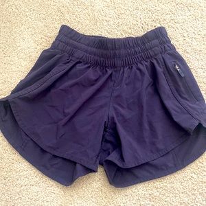 Lululemon tracker shorts